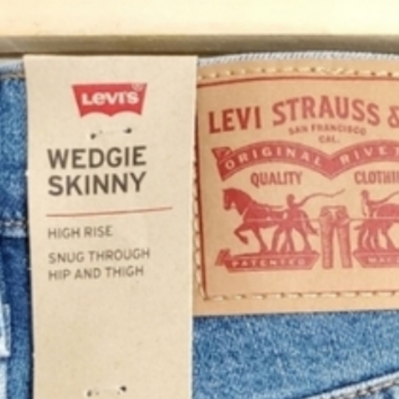 Levi's WEDGIE High Rise Skinny Jeans - Picture 4 of 5